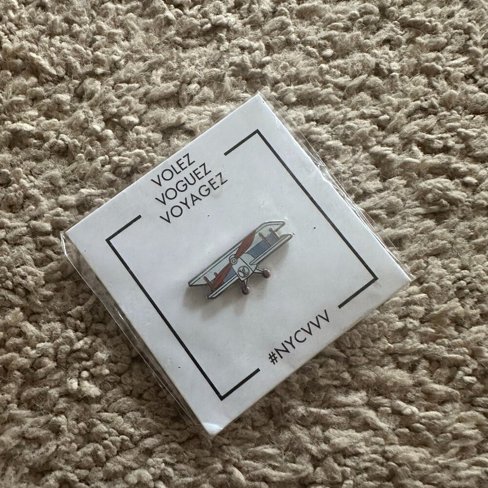 Rare Louis Vuitton Volez Voguez Voyagez Voyage Exhibit Airplane Pintrill Pin Bag